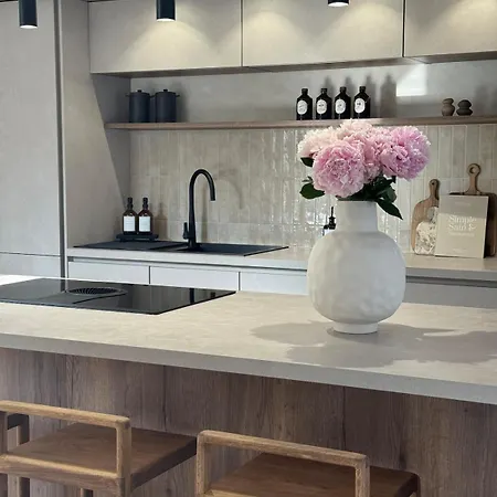 Maison Neuve, Proche Des Plages A Aimargues